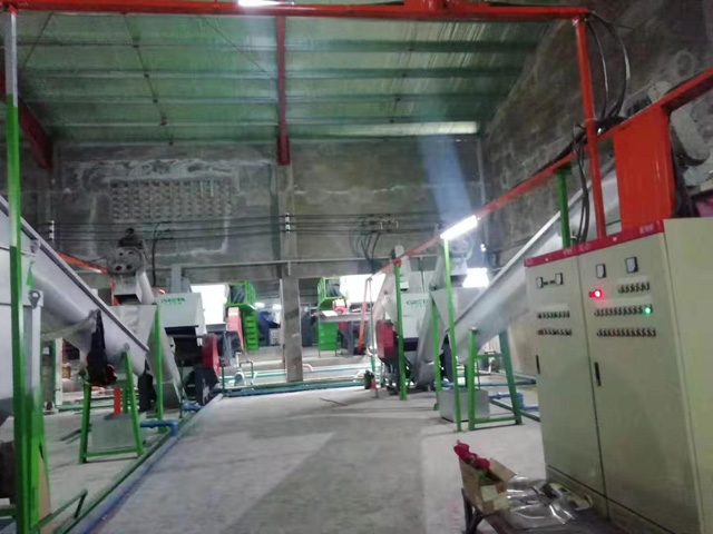 大型PET礦泉水瓶篩選、預(yù)洗、破碎、清洗 熱堿酸洗回收第二套大型生產(chǎn)線(POY級）